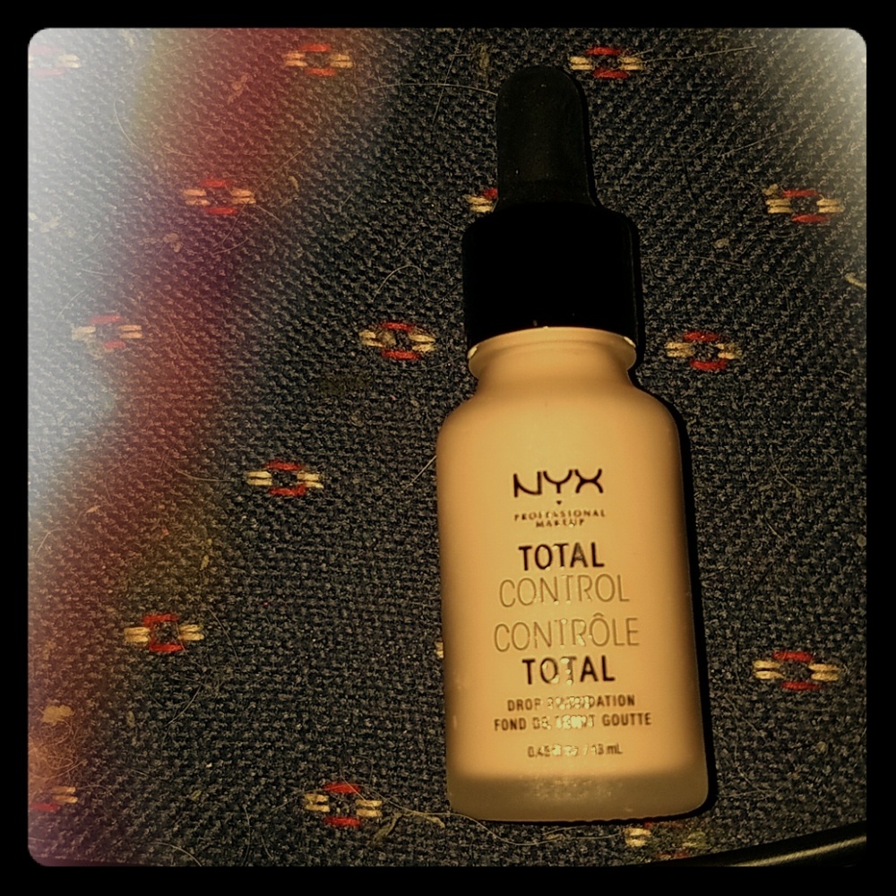 NYX Total Control Drop Foundation in Light Ivory